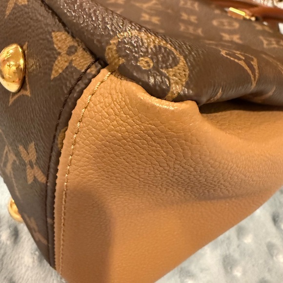 Louis Vuitton Pallas MM Monogram - Picture 16 of 17